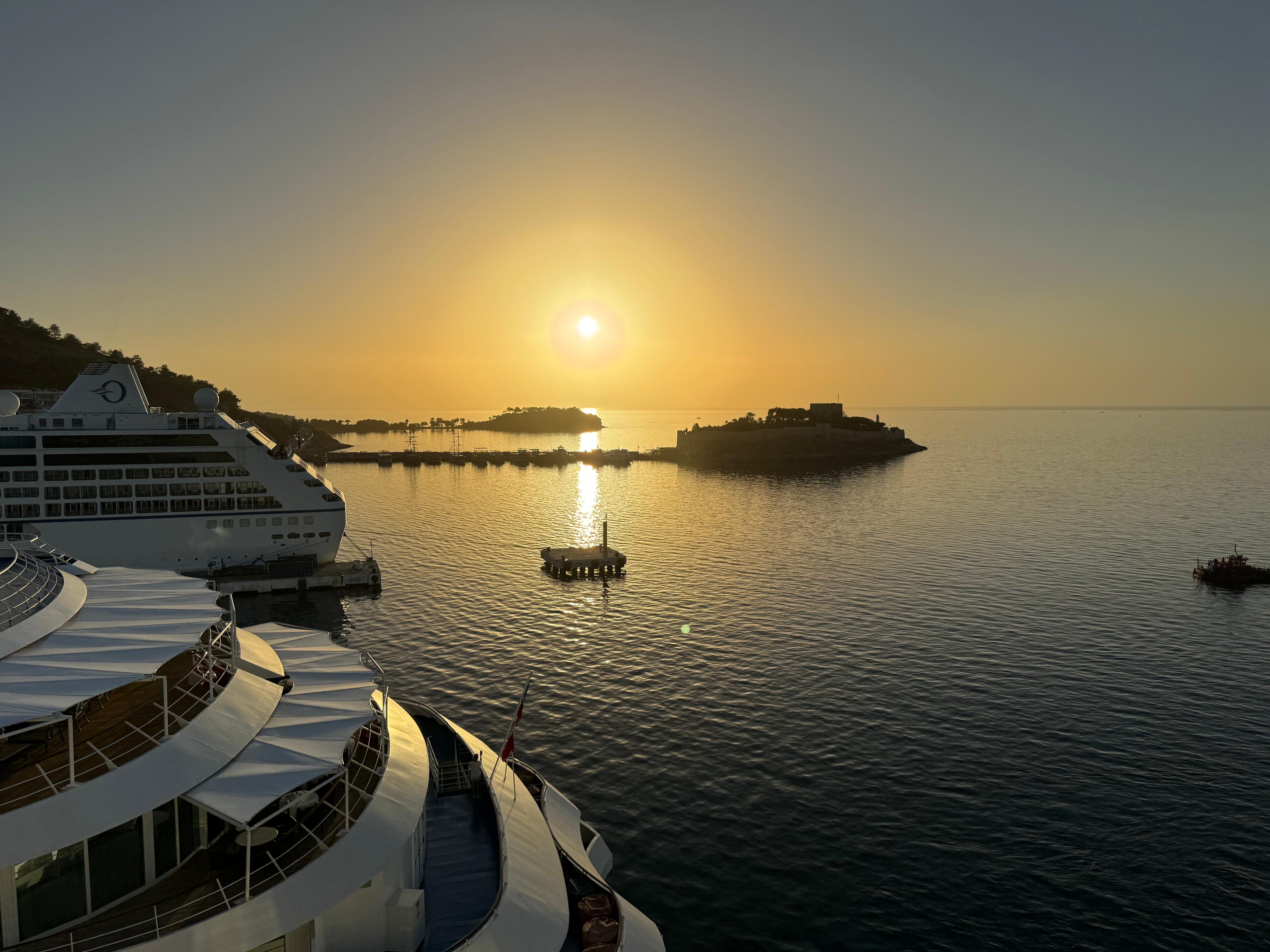🛳🥂 CRUISE REFERRAL PROGRAM! 🥂🛳